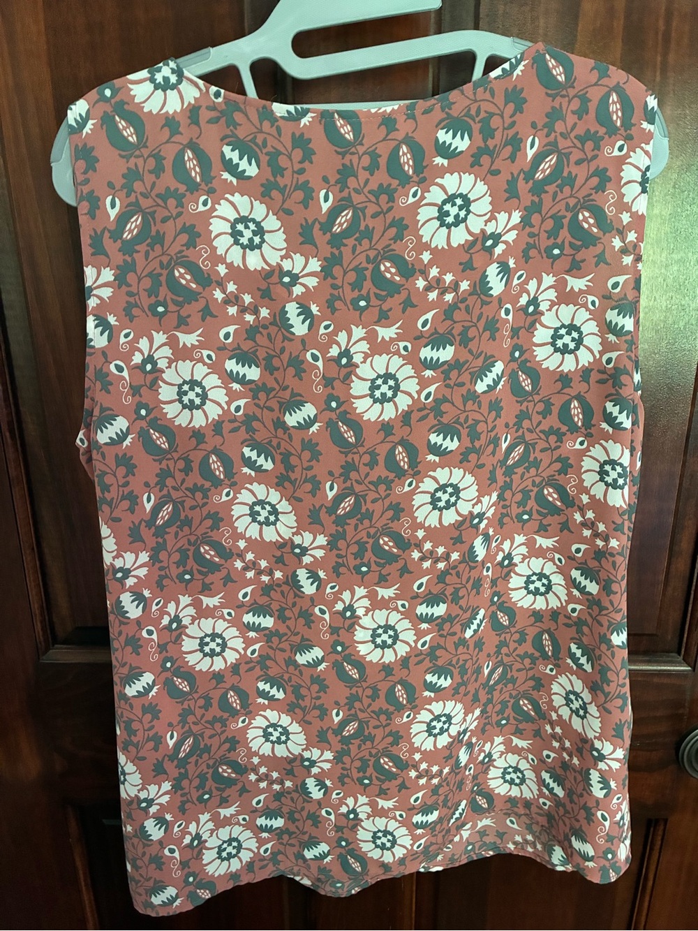 LOFT Dusty Rose Lightweight Floral Sleeveless Pleat-Front Tank - Picture 2 of 3